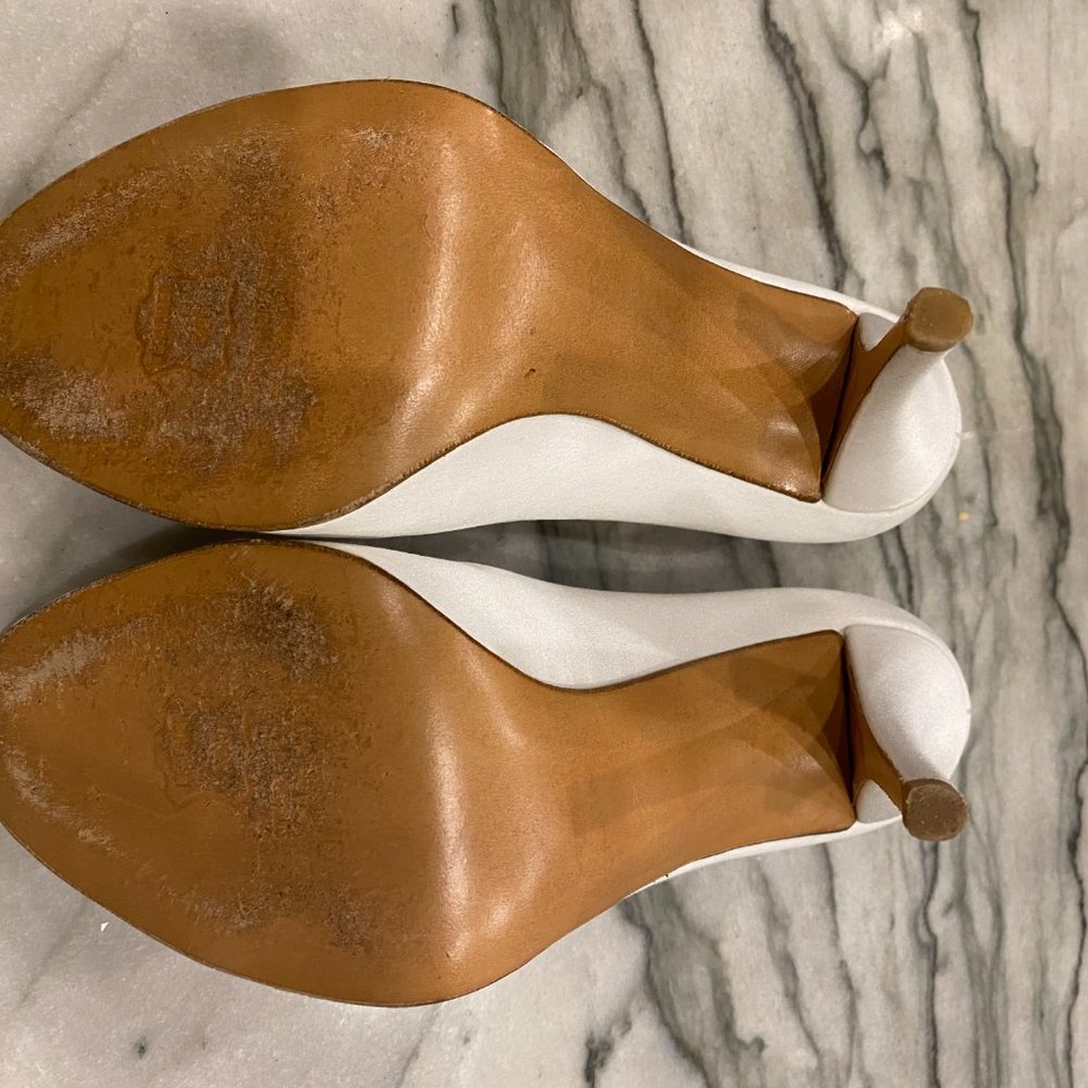 Stuart Weitzman Sashay Pump - White Satin - Size 7 - Picture 2 of 3